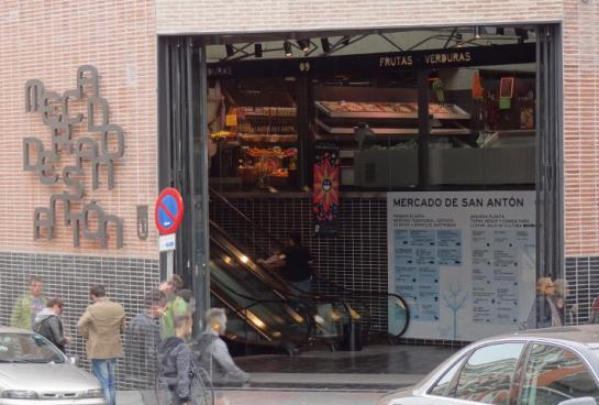 La entrada al Mercado de San Antón