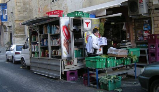 Pequeña tienda en una calle secundaria de La Valleta