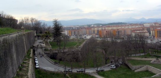 La muralla de Pamplona hacia el río