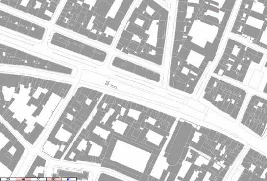 El comienzo de la calle: St Antoine se ensancha en St Paul. Hay un cambio en el tejido, que se hace menos medieval a medida que se avanza hacia el oeste. St Paul tiene una anchura media de 36 metros, mientras que Rivoli empieza en unos 24