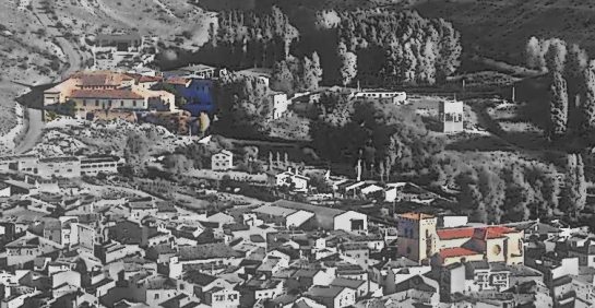 El monasterio (izquierda) y la iglesia (derecha)