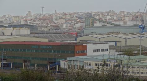 Au beau milieu de tout ça il y a des quais.